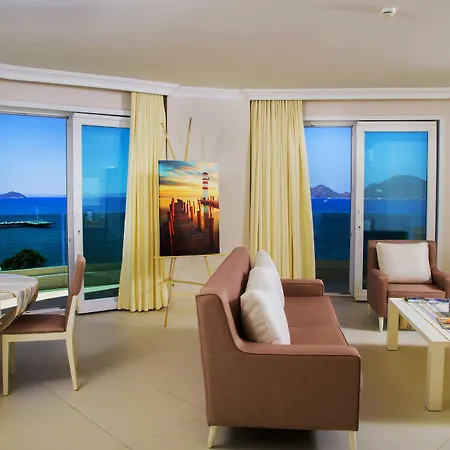 Resort Dragut Point South