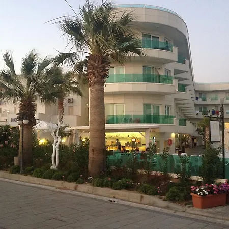 Resort Dragut Point South