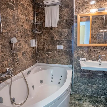 Dragut Point South 4*