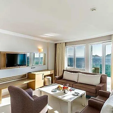 Dragut Point South 4*