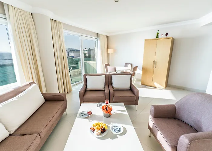 Resort Dragut Point South